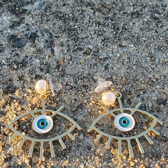 Mediterranean Style Earrings - Picture 2 of 3